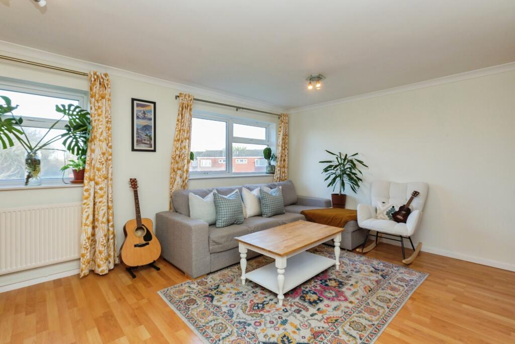 Main image of property: St. Annes Road, AYLESBURY, Buckinghamshire, HP19