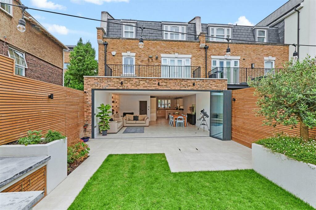 Main image of property: Emerald Square, Putney, SW15
