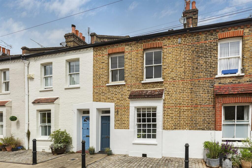 2 bedroom flat for sale in Quill Lane, Putney, SW15
