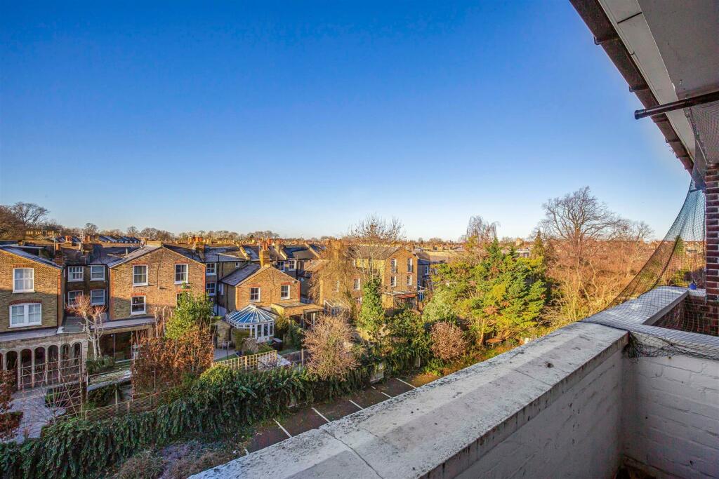 2 bedroom flat for sale in Rocks Lane, Barnes, London, SW13