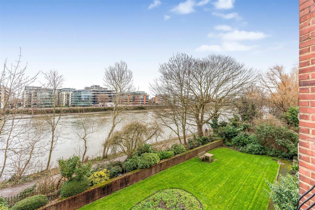 3 bedroom flat for sale in Riverview Gardens, Barnes, London, SW13