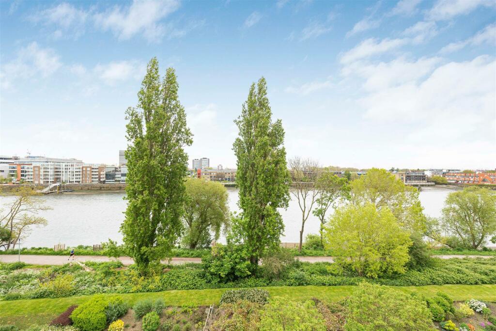 2 bedroom flat for sale in Holst Mansions, Wyatt Drive, Barnes, SW13