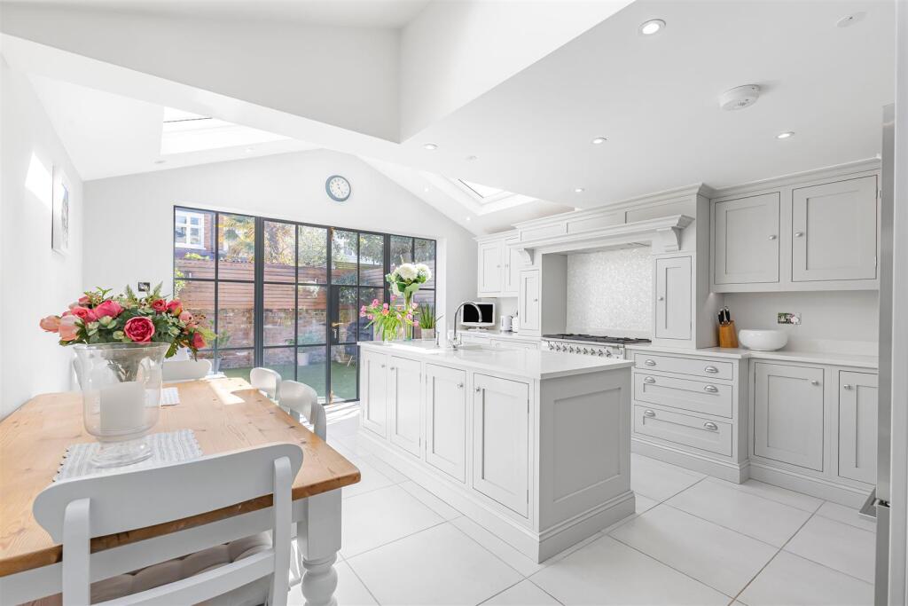 Main image of property: Worple Street, Mortlake, London, SW14