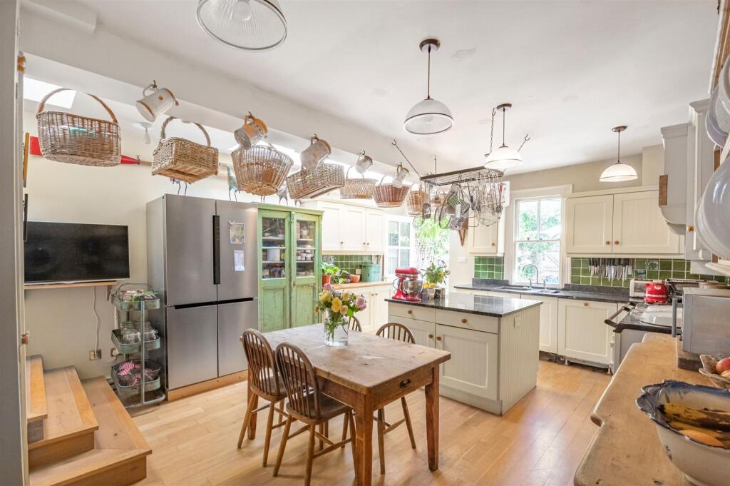 Main image of property: White Hart Lane, Barnes, London, SW13