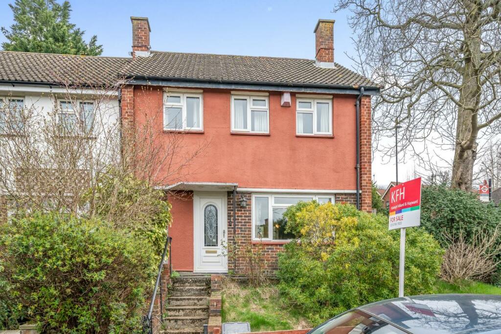3 bedroom end of terrace house for sale in Hermitage Road, Crystal