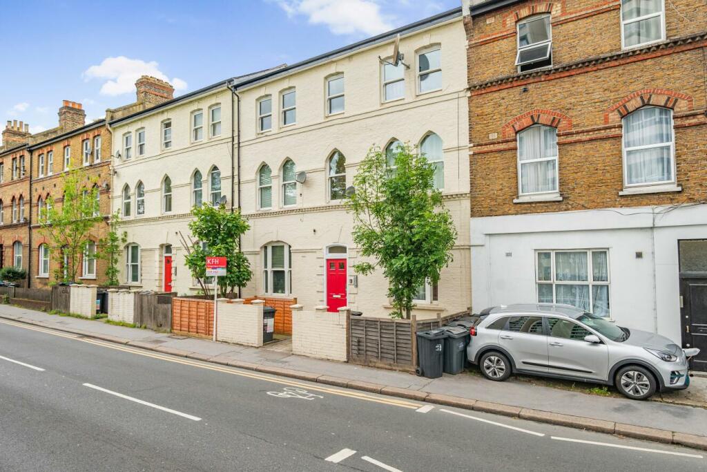 1 bedroom flat for sale in Penge Road, South Norwood, SE25