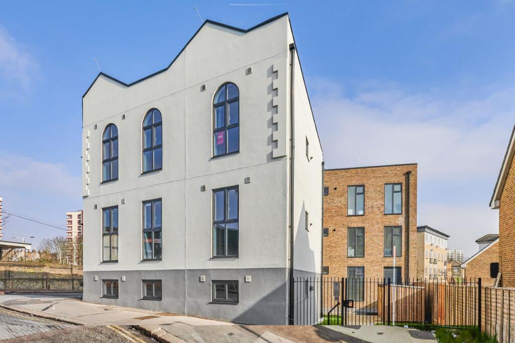Main image of property: Clifford Road, South Norwood, London, SE25