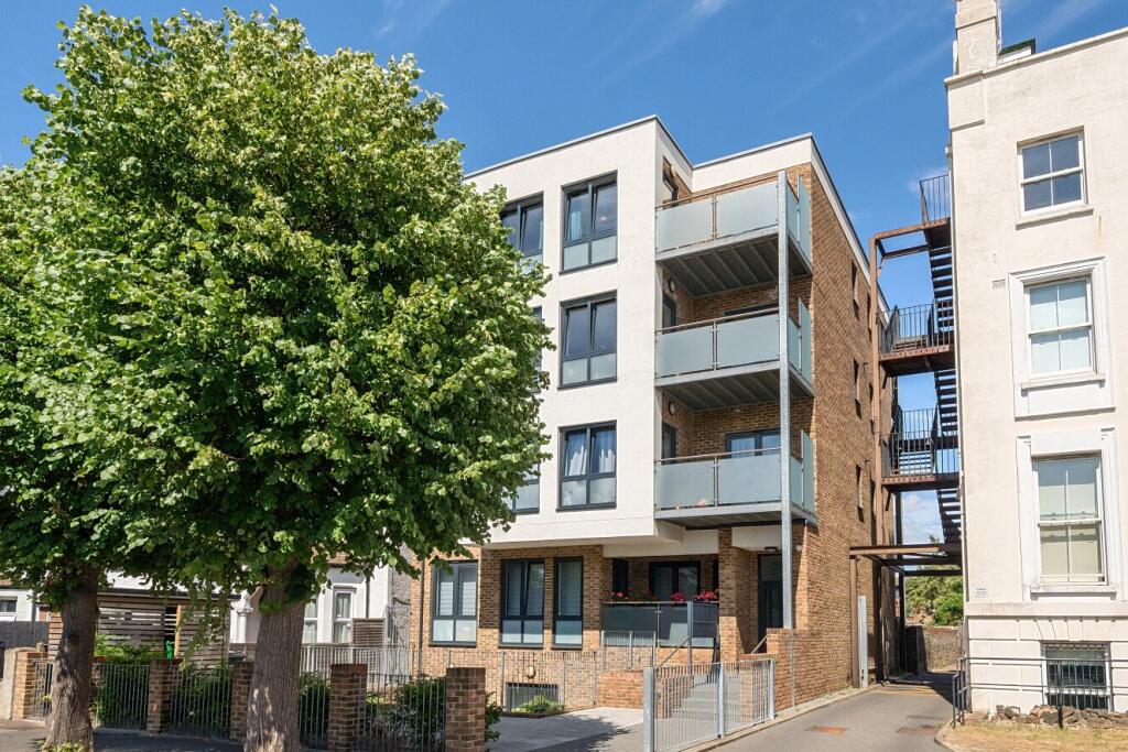 Main image of property: Lennard Road, Croydon, CR0