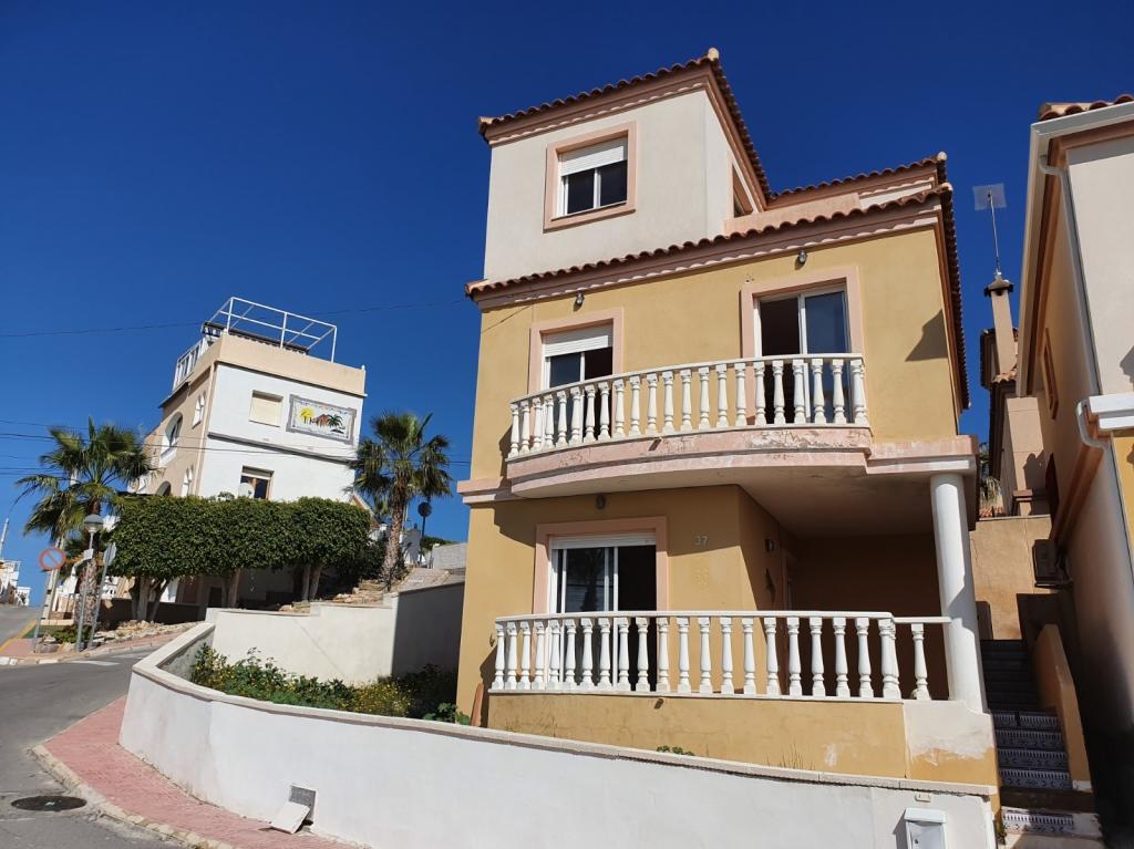 3 bedroom detached villa for sale in Villamartin, Spain