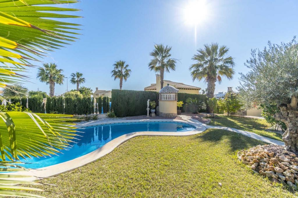 4 bedroom detached villa for sale in Villamartin, Spain