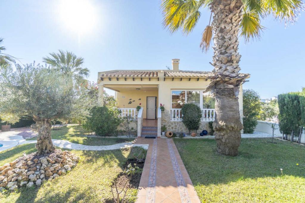 4 bedroom detached villa for sale in Villamartin, Spain