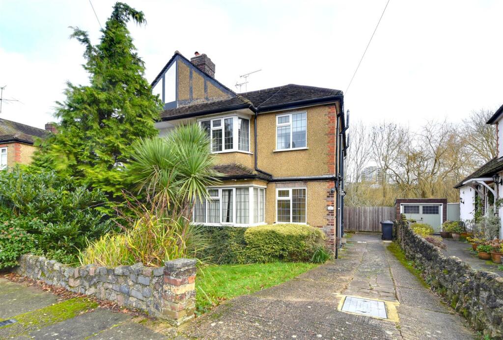 Main image of property: Great Bushey Drive, Totteridge, N20