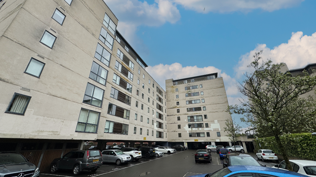 1 bedroom apartment for sale in Falcon Drive, Cardiff Bay, CF10