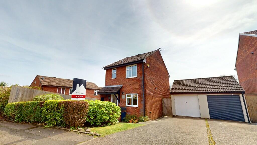 2 bedroom detached house for sale in Launcelot Crescent, Thornhill