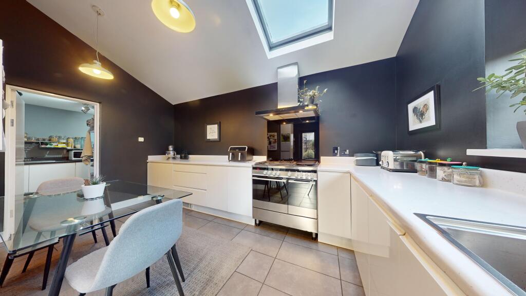 Additional property image - Llandinam Crescent, Cardiff
