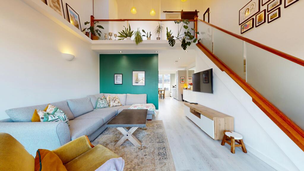 Main image of property: Lloft Deri, Rhiwbina, Cardiff