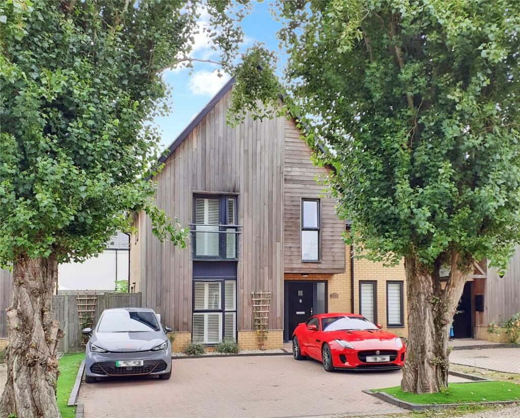 4 bedroom semidetached house for sale in Mill Road, Marks Tey, Essex, CO6