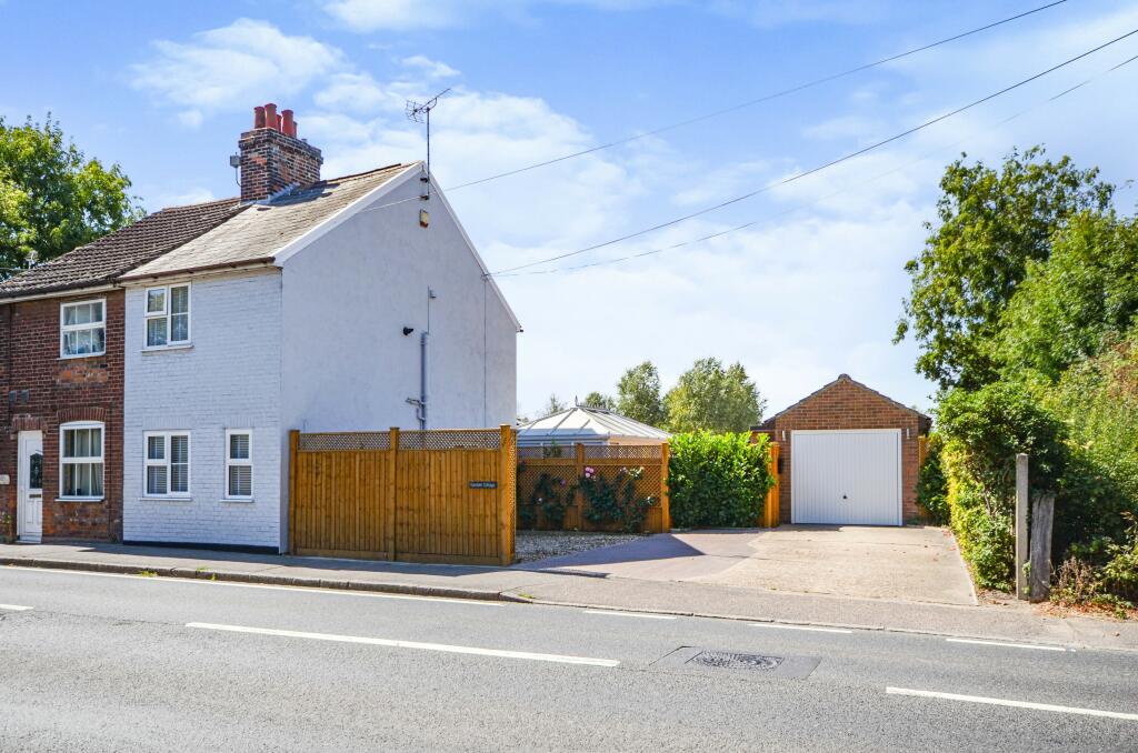 2 bedroom semidetached house for sale in Halstead Road, Eight Ash
