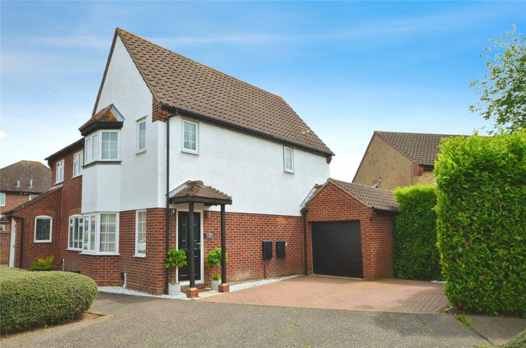 3 bedroom semidetached house for sale in Dale Close, Stanway