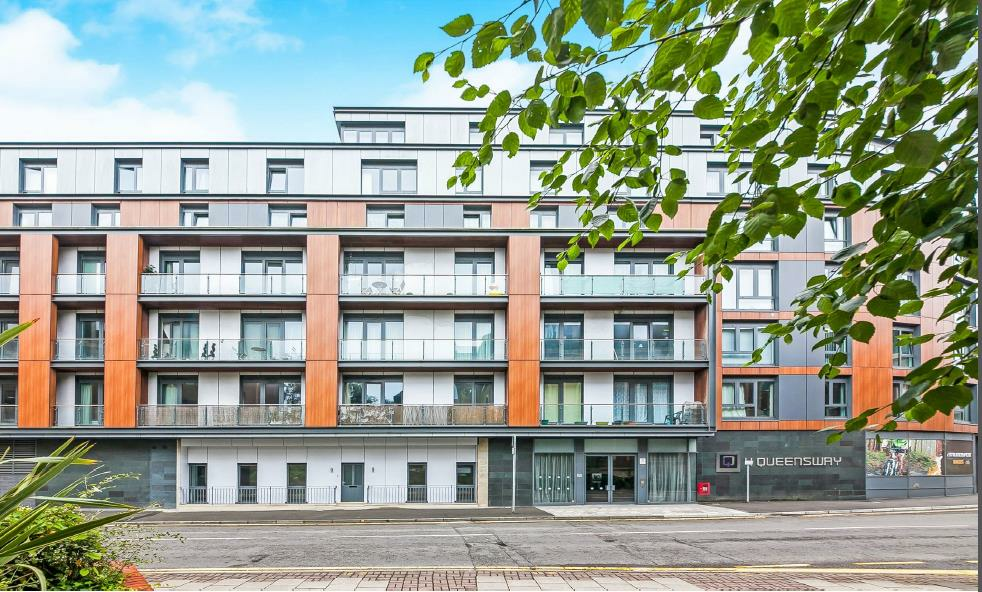 2 bedroom apartment for rent in Queensway, REDHILL, RH1