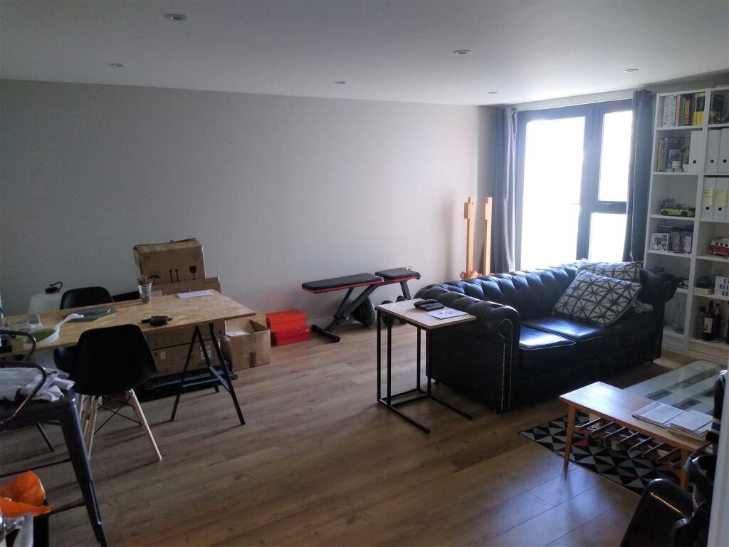 1 bedroom apartment for sale in Richmond House, Victoria Avenue