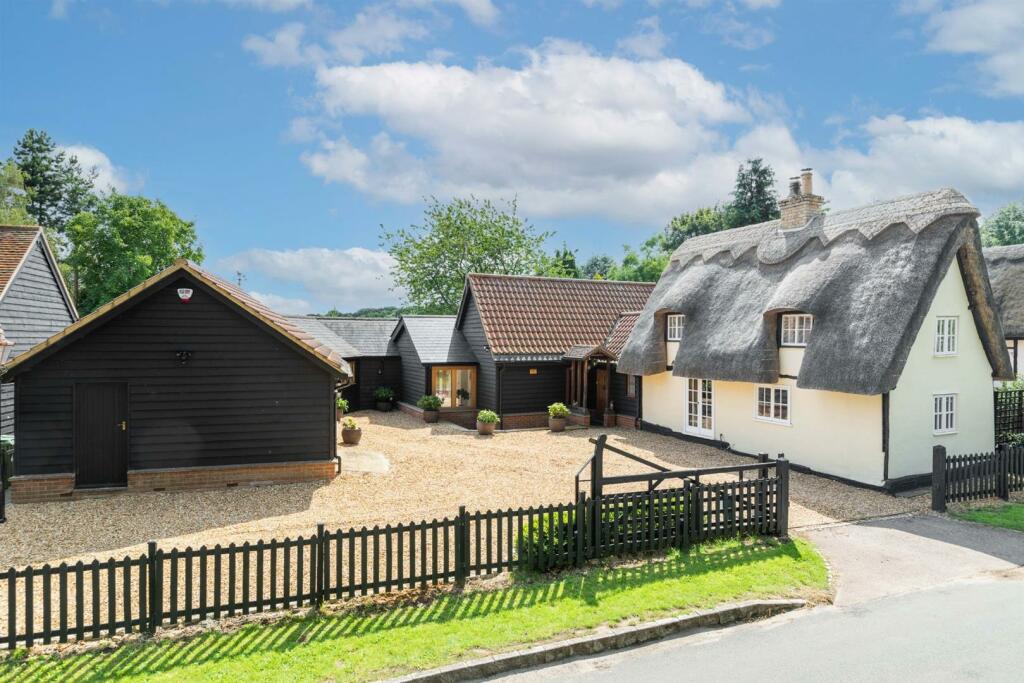 3 bedroom character property for sale in Warden Road, Ickwell