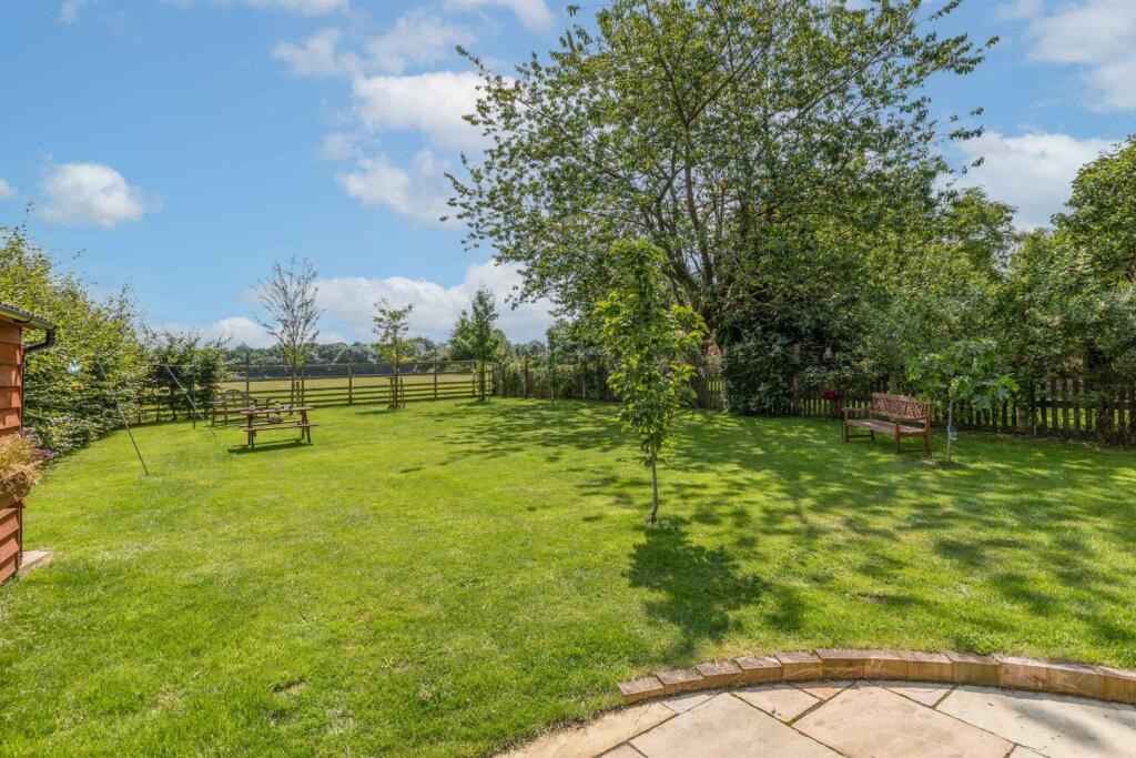 3 bedroom character property for sale in Warden Road, Ickwell