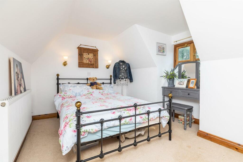 3 bedroom character property for sale in Warden Road, Ickwell