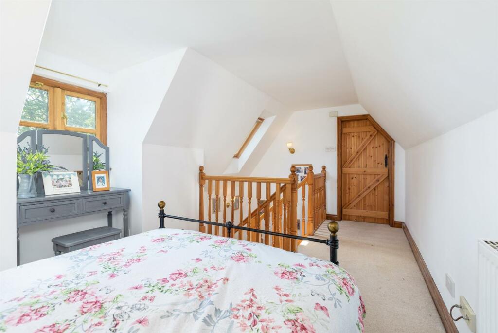 3 bedroom character property for sale in Warden Road, Ickwell