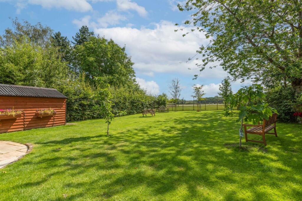 3 bedroom character property for sale in Warden Road, Ickwell