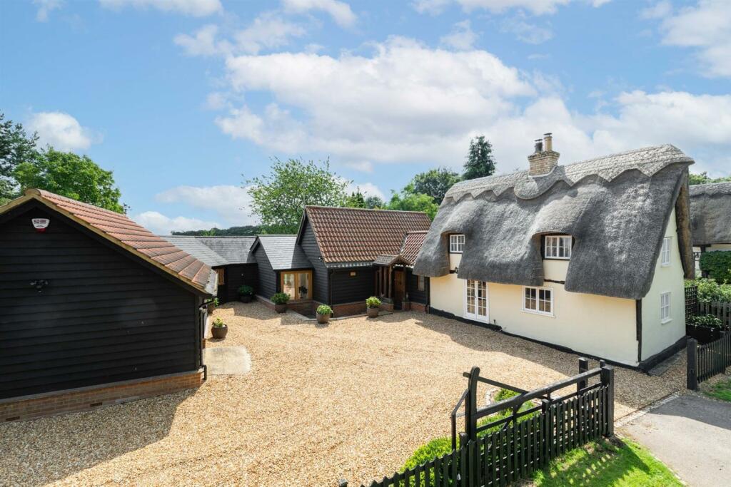 3 bedroom character property for sale in Warden Road, Ickwell