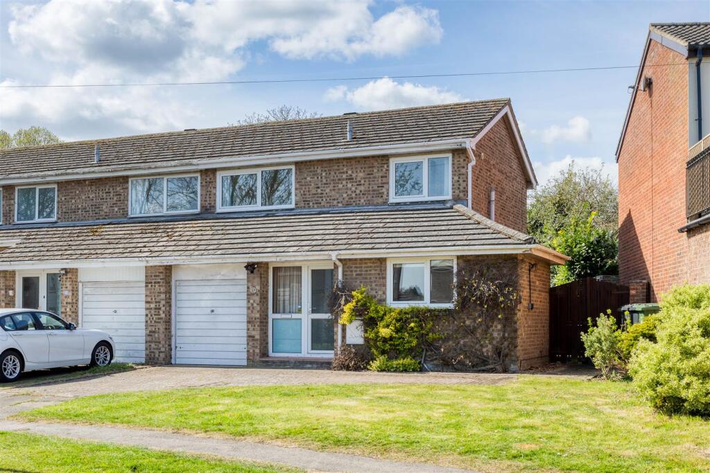 Main image of property: Rook Tree Lane, Stotfold, SG5 4DL