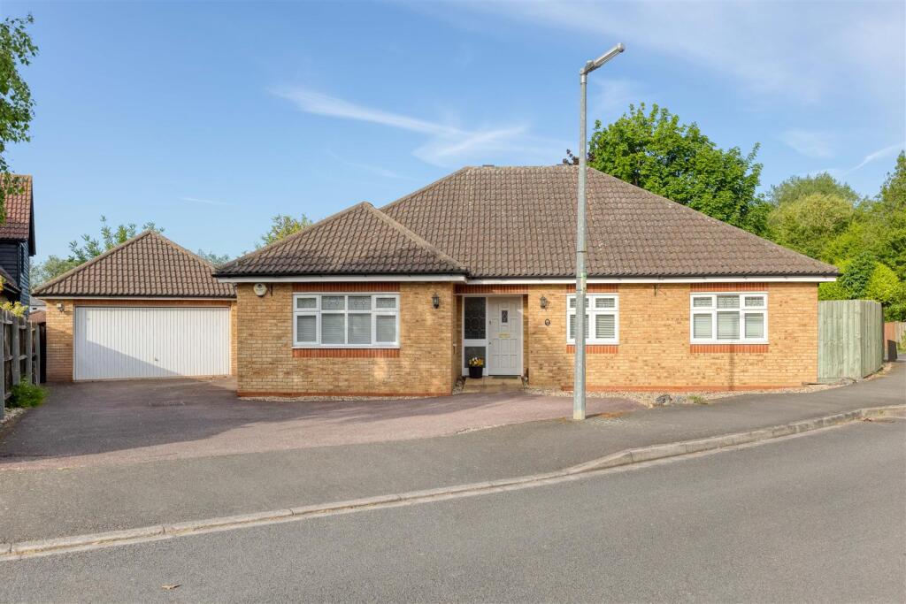 Main image of property: Littlebury Close, Stotfold, SG5 4QD