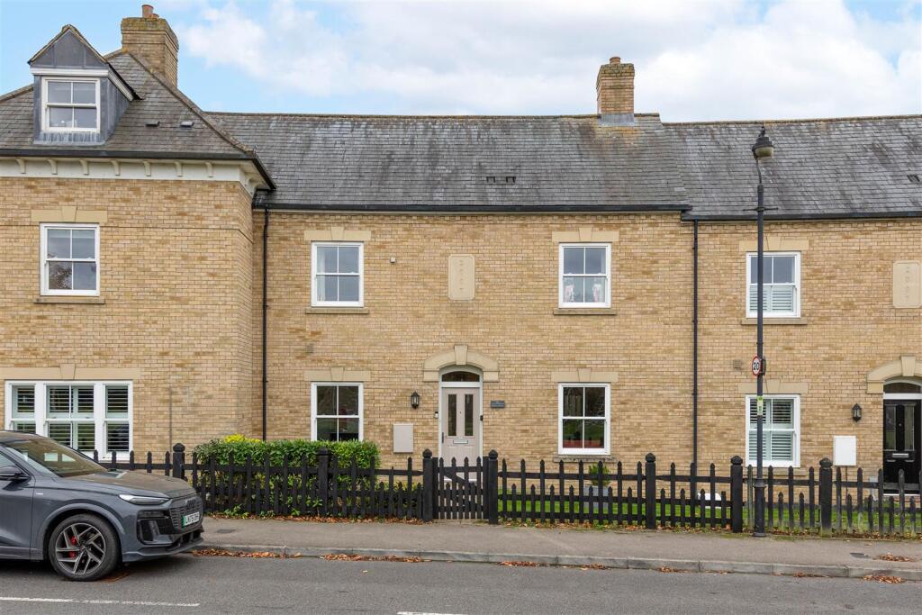 Main image of property: Bronte Avenue, Fairfield SG5 4FB