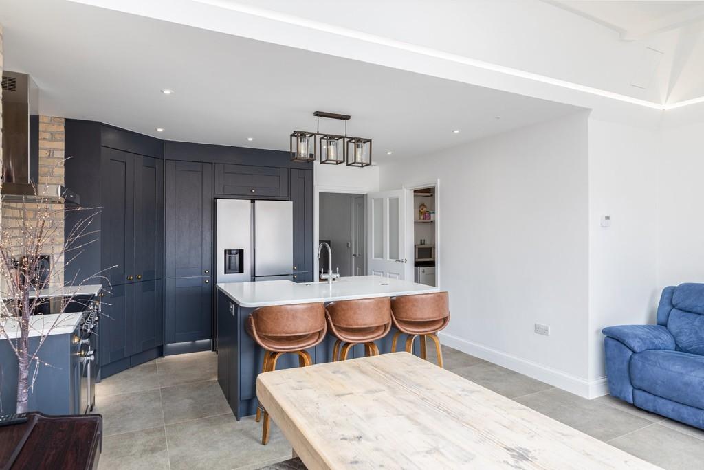 4 bedroom semidetached house for sale in Hardy Way, Fairfield, Hitchin