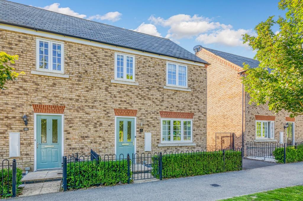 4 bedroom semidetached house for sale in Hardy Way, Fairfield, Hitchin