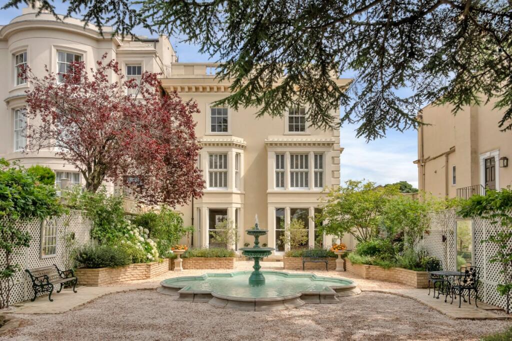 Main image of property: Park Terrace, Nottingham, NG1