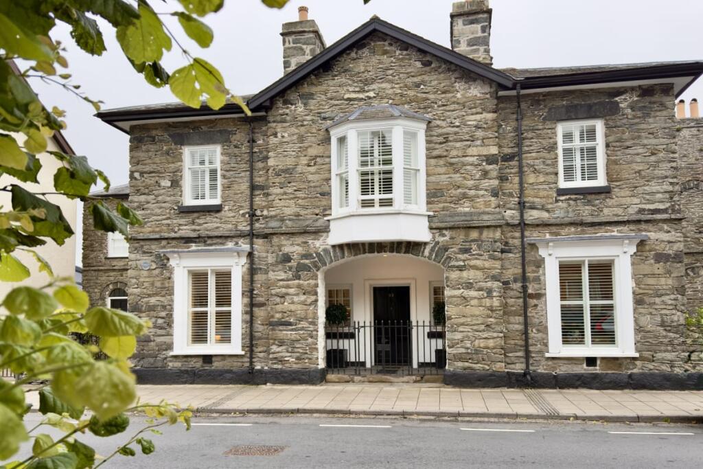 Main image of property: Y Tloty, High Street, Bala, LL23