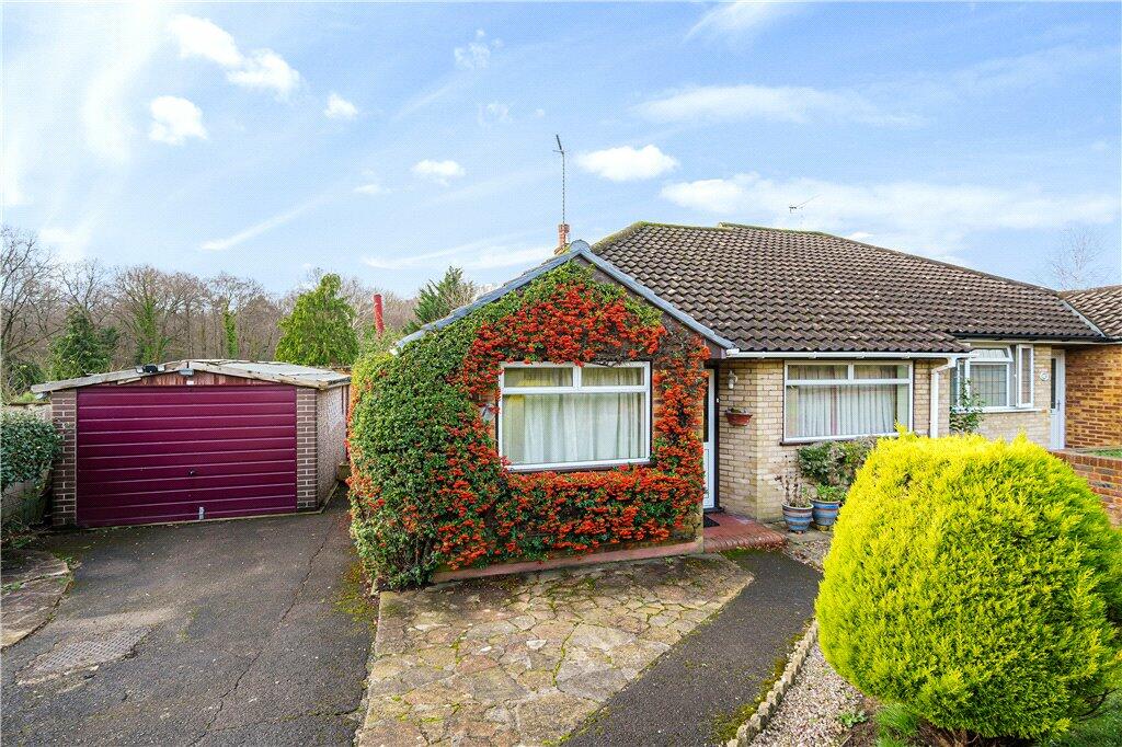 2 bedroom bungalow for sale in Rowhill Avenue, Aldershot, Hampshire, GU11
