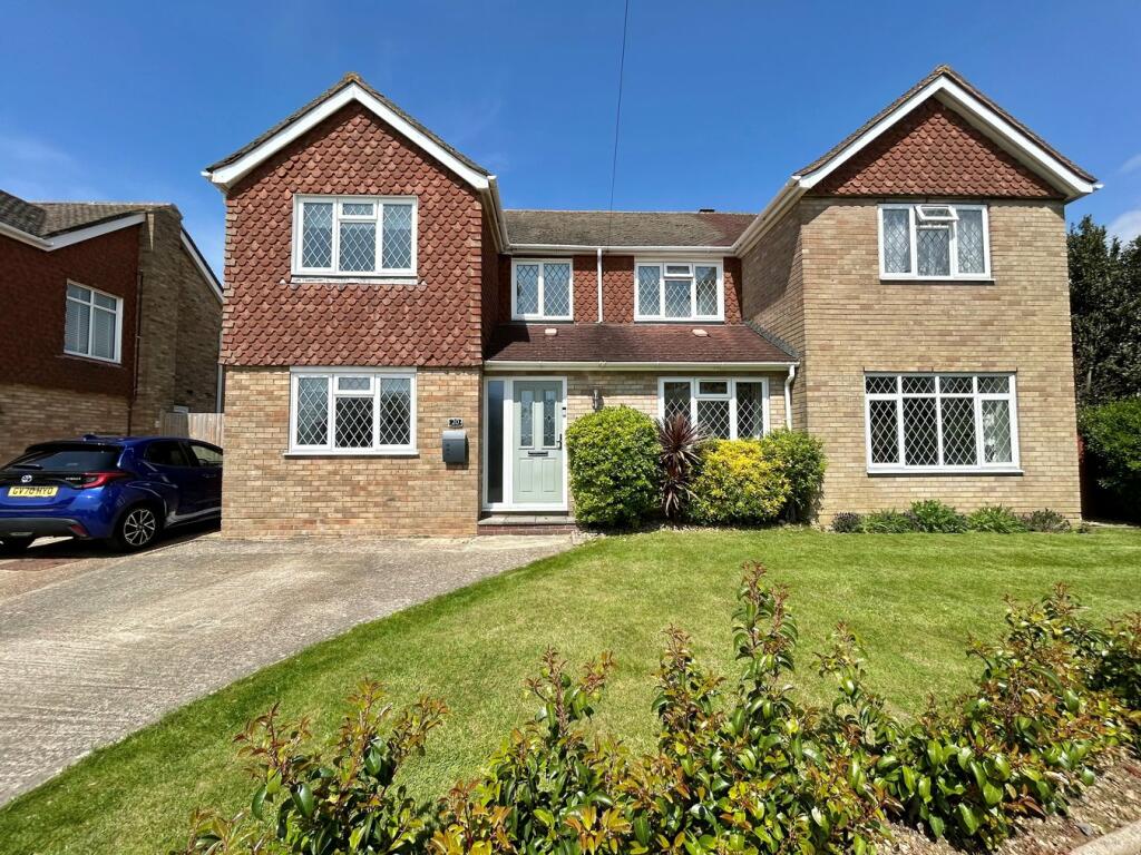 4 bedroom detached house for sale in Warnham Gardens, Bexhill on Sea, TN39