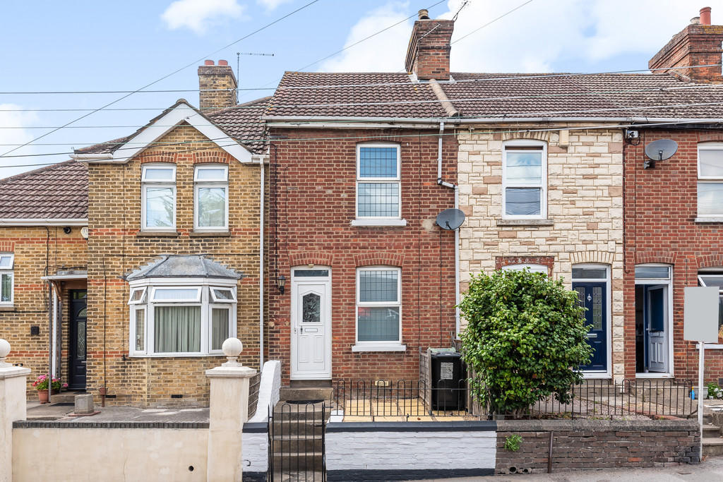 2 bedroom terraced house for sale in Malling Road, Snodland, ME6