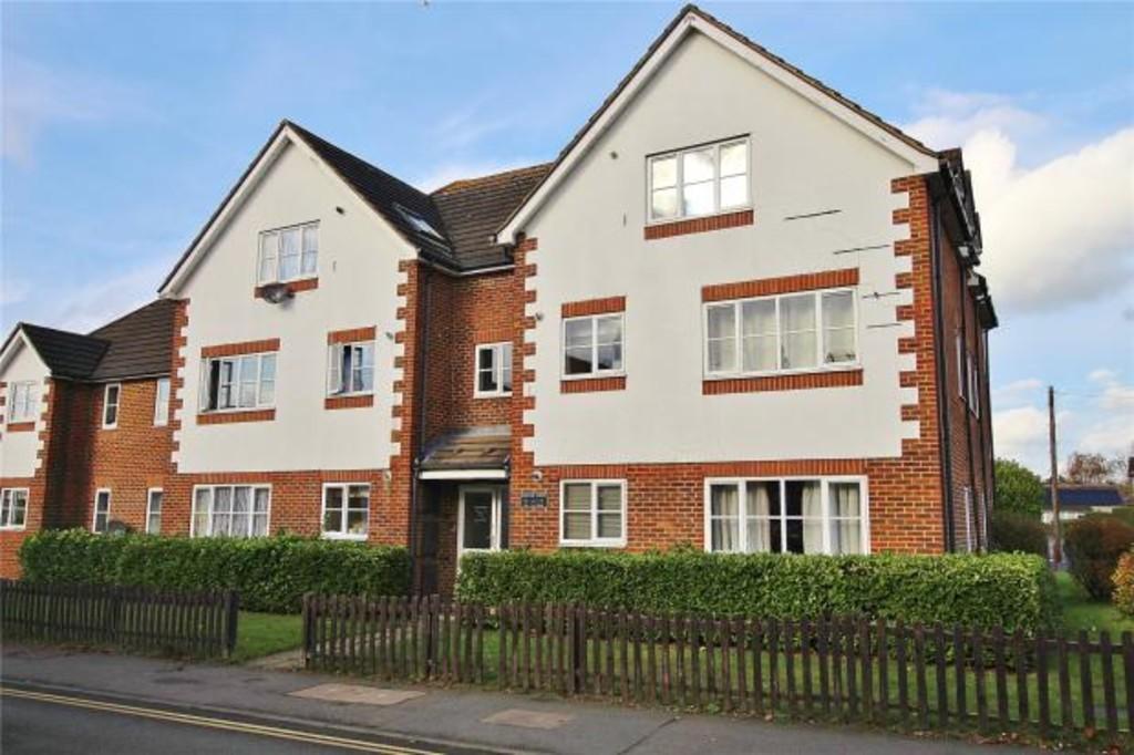 2 bedroom apartment for rent in High Street, Knaphill, Woking, GU21