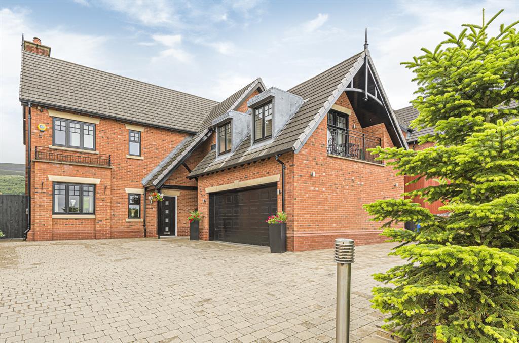 4 bedroom detached house for sale in Mottram Old Road, Stalybridge