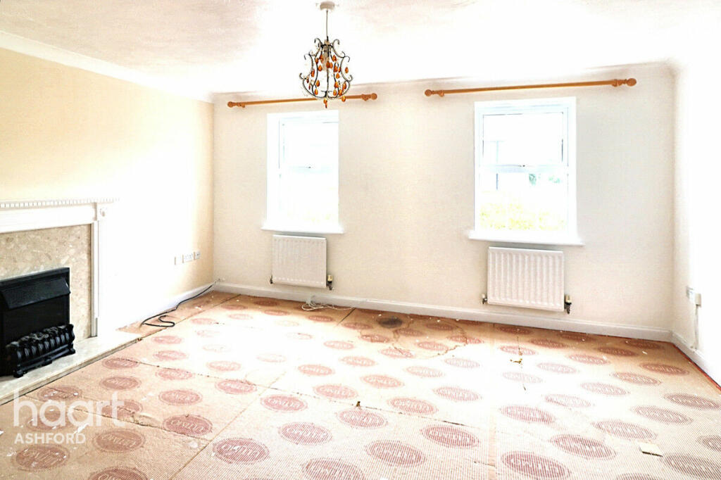 3 bedroom semidetached house for sale in Hillbrow Lane, Ashford, TN23