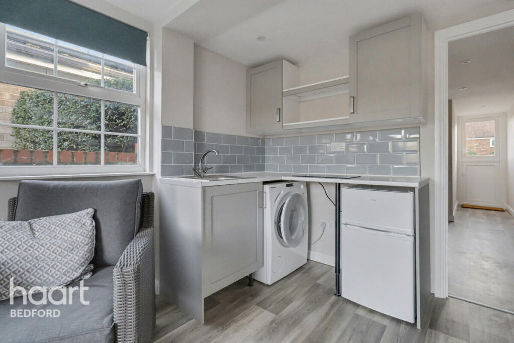 Main image of property: Annexe, Queens Gardens, St Neots