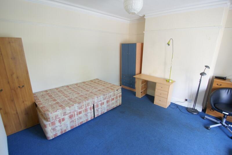 4 bedroom terraced house for rent in Brudenell Road, Hyde Park, Leeds, LS6