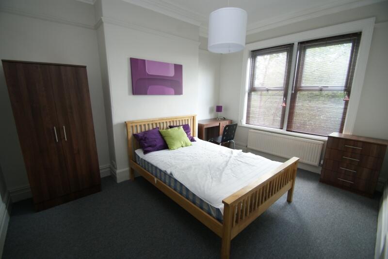 5 bedroom semi-detached house for rent in Wood Lane, Headingley, Leeds, LS6