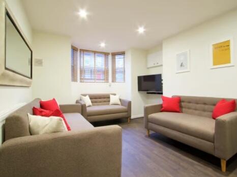 7 bedroom terraced house for rent in Brudenell Mount, Hyde Park, Leeds, LS6