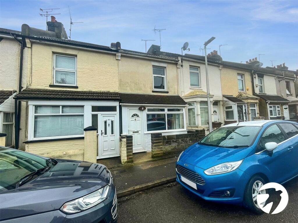3 bedroom terraced house for rent in Albany Road, Gillingham, Kent, ME7
