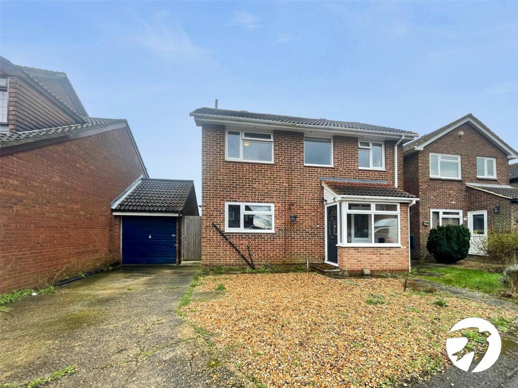 4 bedroom detached house for rent in Fallowfield, Sittingbourne, Kent, ME10